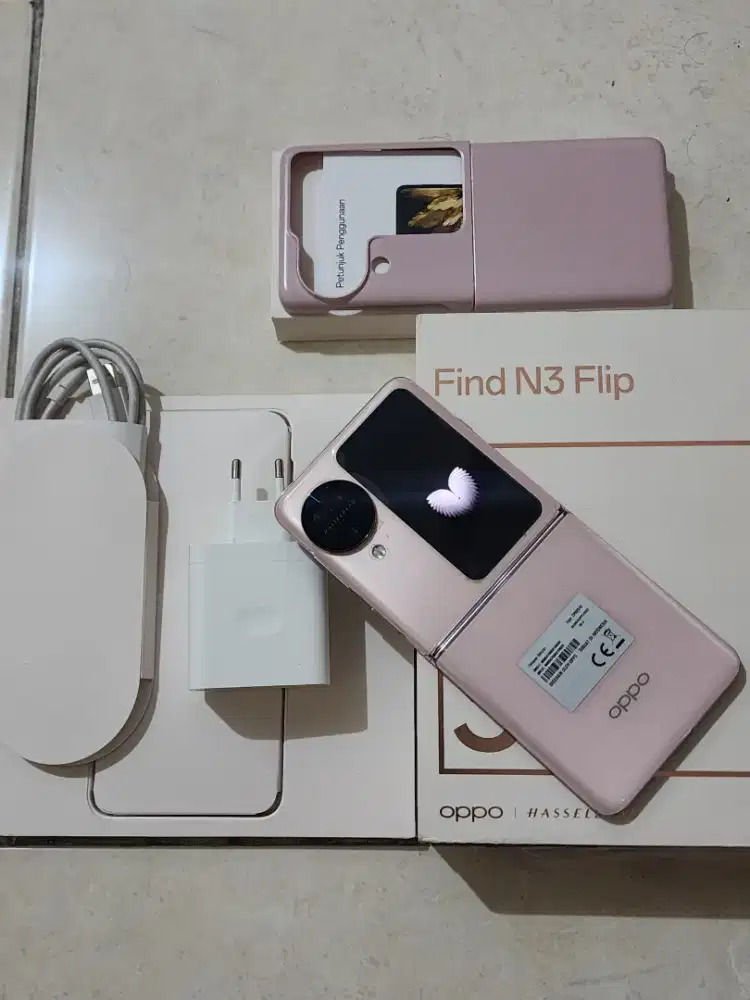 Oppo Find N3 Flip 5G 12/256Gb, warna Merah Muda, kondisi 99 9% Mulus