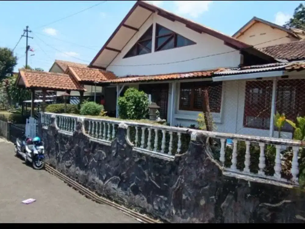 Rumah Lama Terawat Harga Dibawah NJOP Area Dago Dekat Hotel Jayakarta Bandung