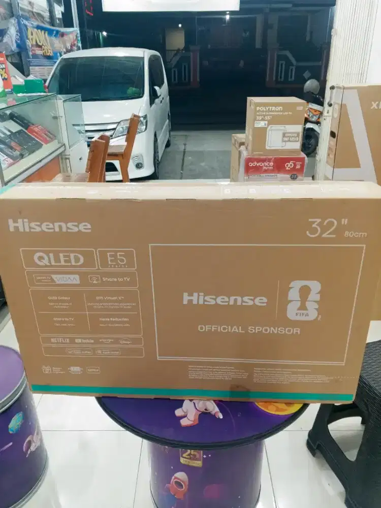 Hisense 32 in smart Tv YouTube Netflix control voice