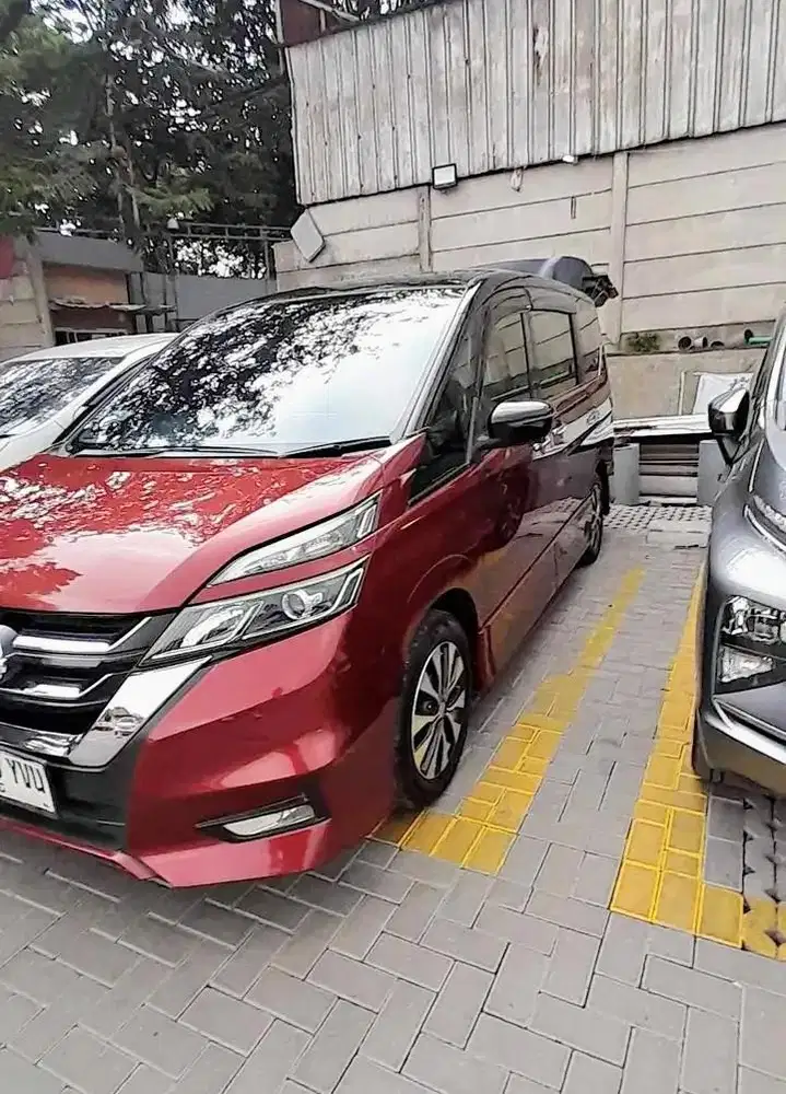 DP 10 JT Nissan Serena HWS 2.0 AT 2019 Maroon Red