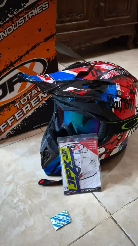 Helm cross murah sudah sama kacamata