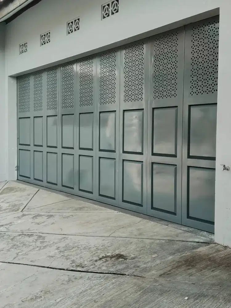 Pintu garasi minimalis