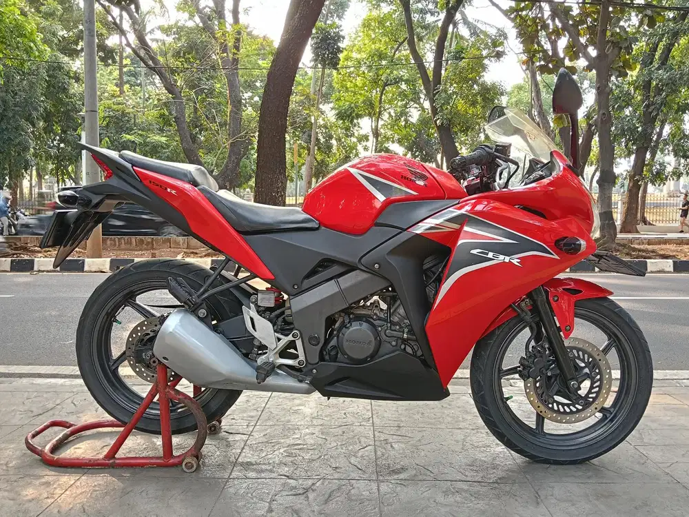DIJUAL CASH HONDA CBR 150 CBU THN 2013 PJK IDUP SIAP PAKAI