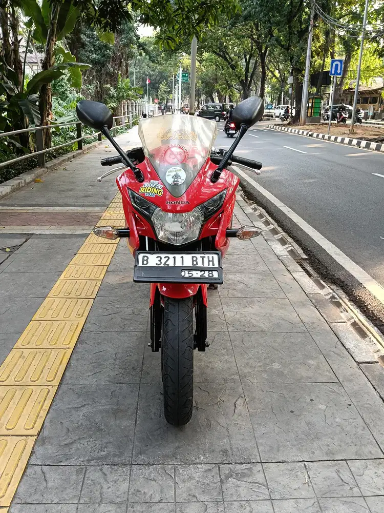 DIJUAL CASH HONDA CBR 150 CBU THN 2013 PJK IDUP SIAP PAKAI