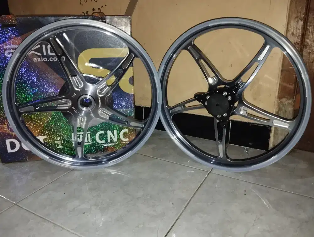 one set Velg ring 17 + ban maxxis, aerox all new