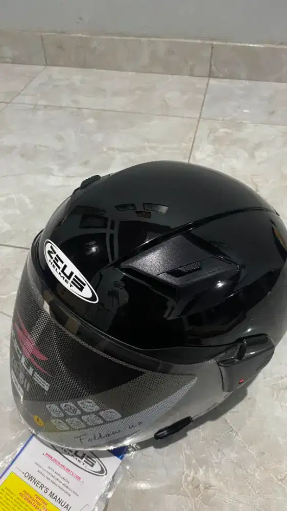 Helm Zeus Baru Hitam