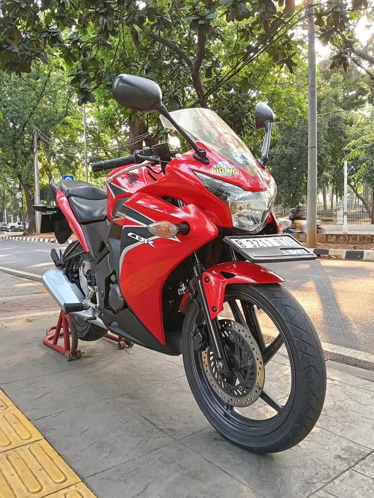 DIJUAL CASH HONDA CBR 150R CBU THN 2013 PJK IDUP SIAP PAKAI