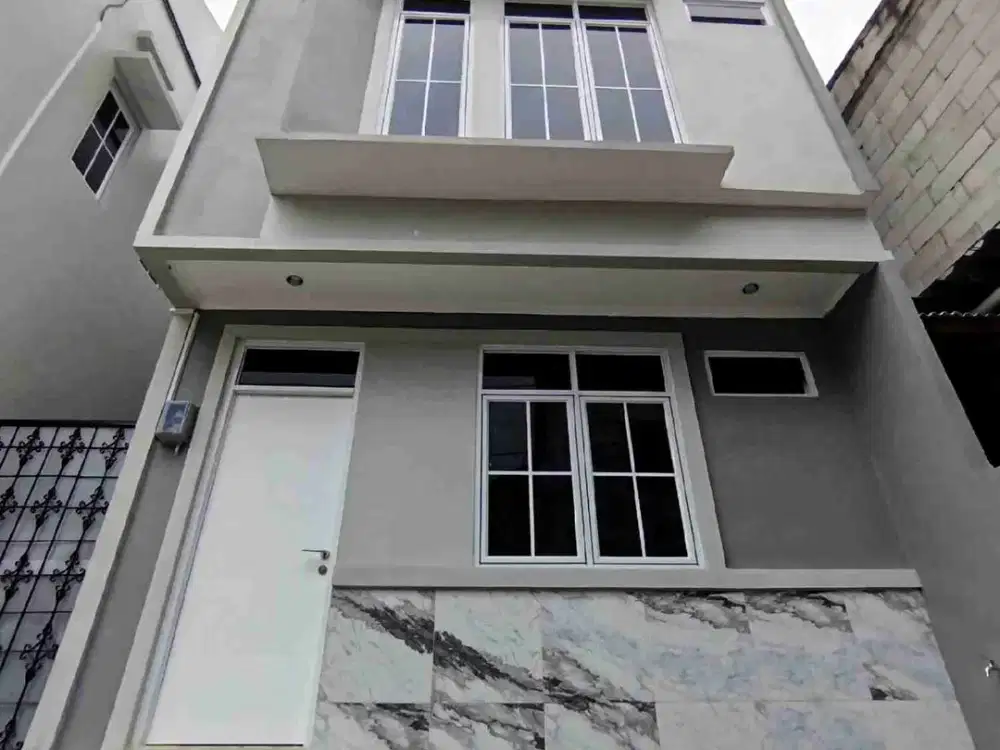 Rumah Modern 2 lantai di Cipinang jakarta timur lokasi strategis harga Murah