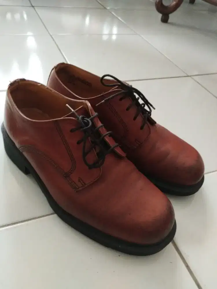 Sepatu DR Martens