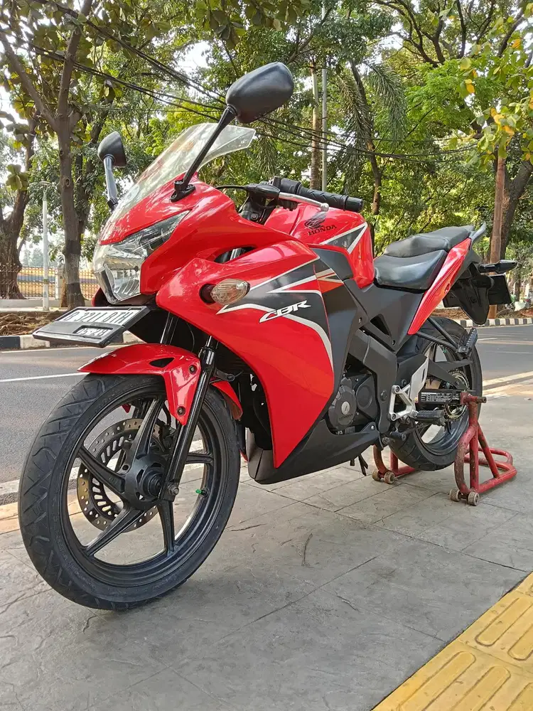 DIJUAL CASH HONDA CBR 150R CBU THN 2013 PJK IDUP SIAP PAKAI