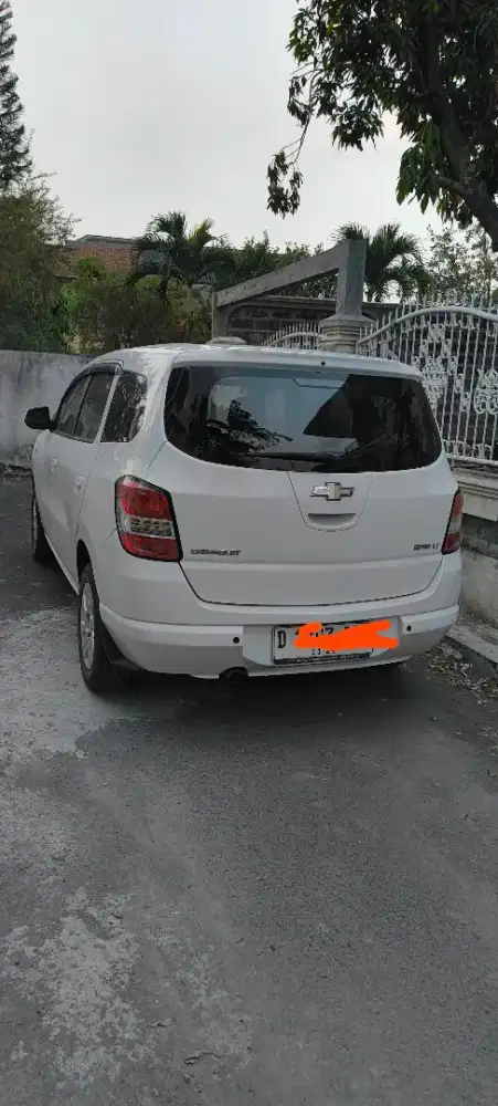 Chevrolet spin lt 1,2 mt putih irit