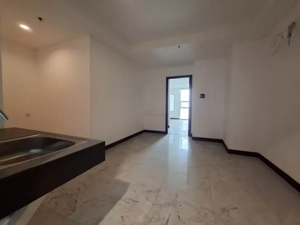 Hanya 5 Menit Ke Gerbang Tol Kebon Jeruk! Disewakan Apartemen AKR Gallery West Residences 1BR Unfurnish Nyaman Area Kebon Jeruk Jakarta Barat