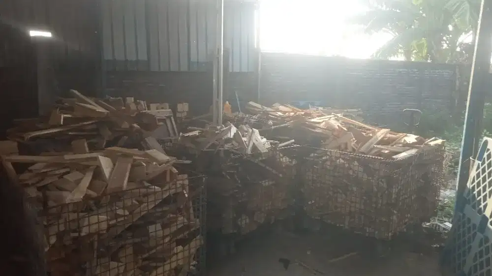 Kayu bakar. Diambil sdri tenaga sdri. Cek u ketersediaan lebih dulu