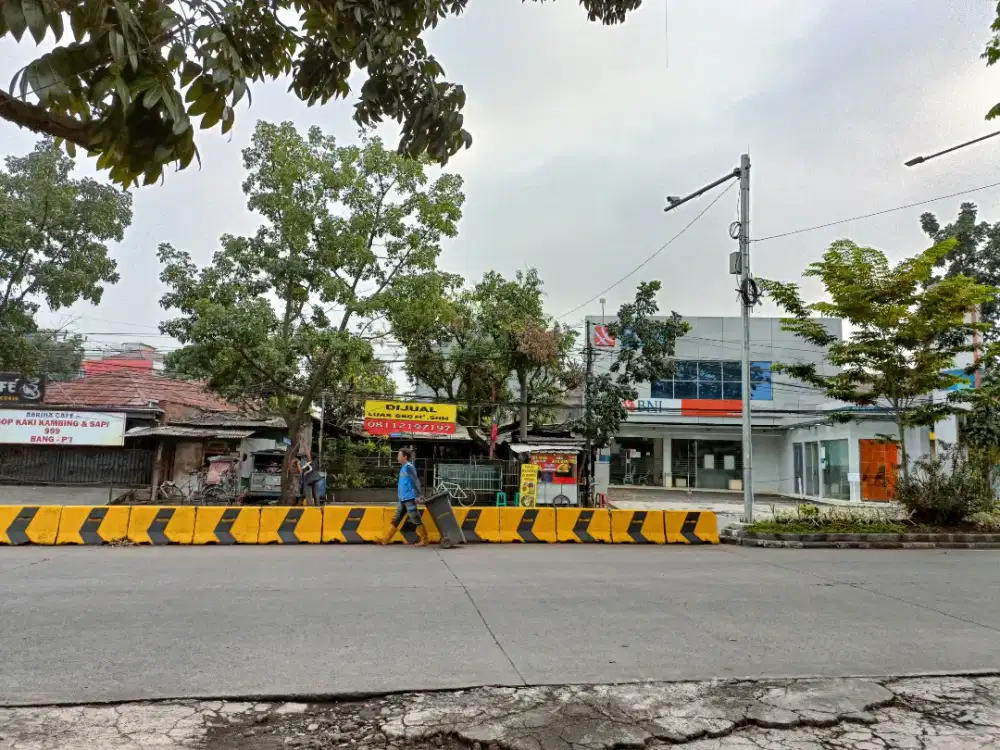 Pinggir jalan trs jakarta, antapani. Dihitung tanah saja