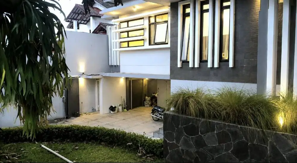 Dijual Rumah Asri Siap Pakai di Setra Indah Bandung