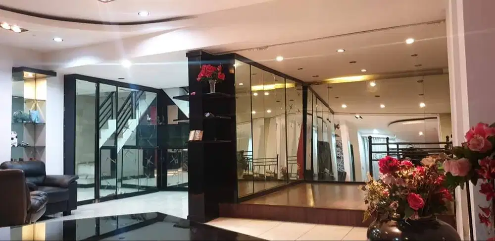 Disewakan Rumah Cocok untuk Kantor dan Tinggal di Sayap Padjajaran