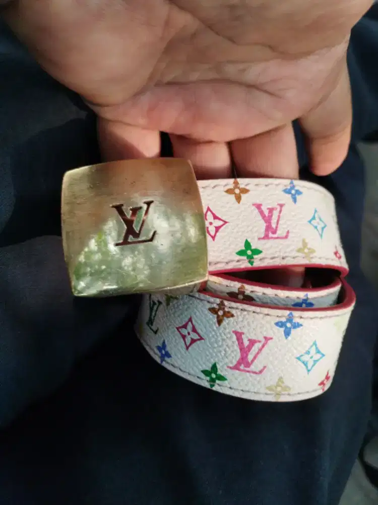 Ikat pinggang cewek LV