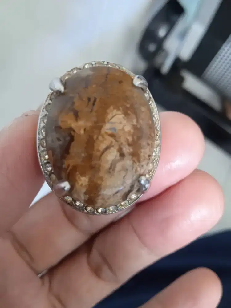 Cincin batu akik bergambar wajah orang