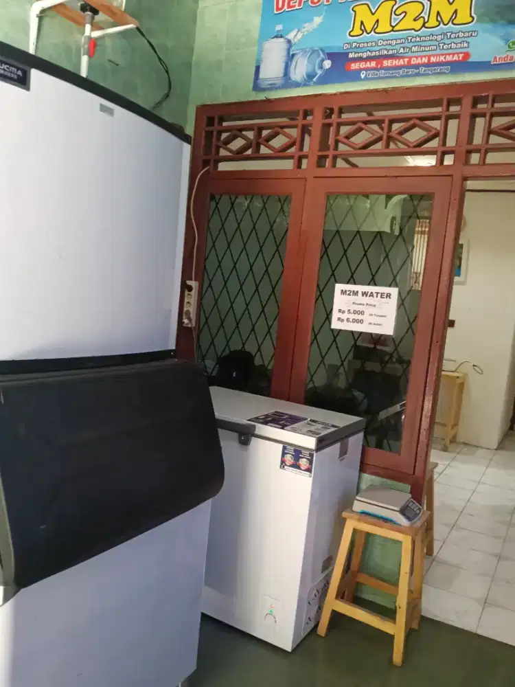Mesin es batu kristal