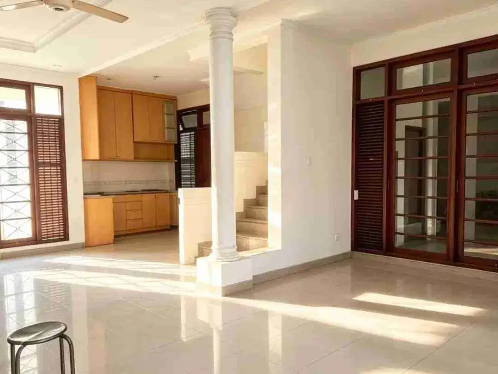 Rumah Dijual cipete lokasi strategis bisa untuk tinggal dan usaha