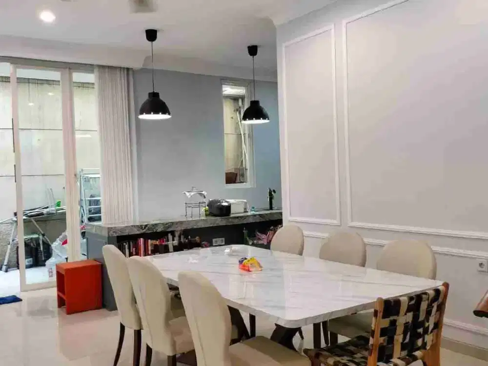 Dijual Rumah 2 lantai di Pakuwon Indah Surabaya