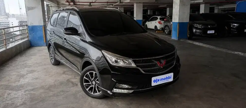 Wuling Cortez 1.8 C Bensin-AT 2018 Hitam  (CC)
.