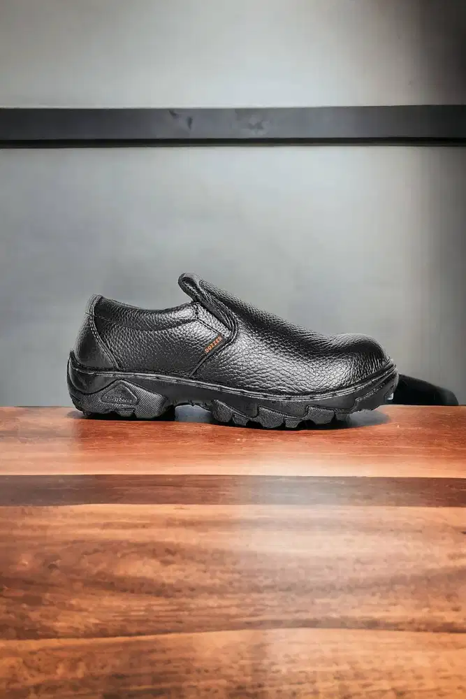 Terdepan Sepatu safety pekerja pelabuhan Citeureup
