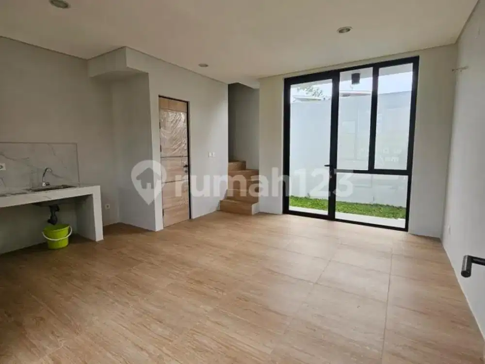 Rumah, 2 Lantai, di Cendana Botanic
