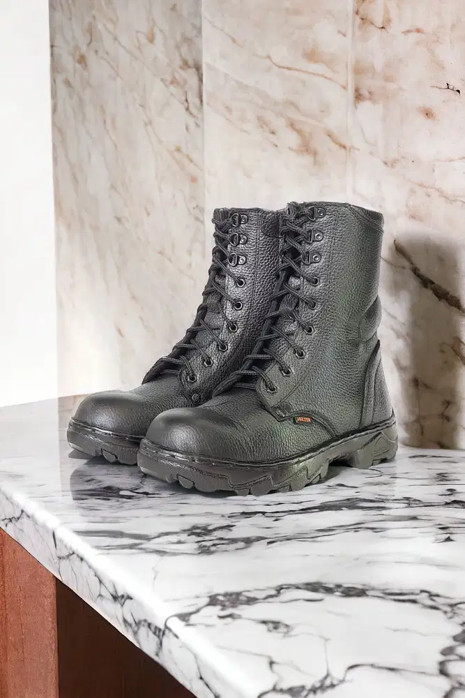 Eksklusif Sepatu safety pekerja minyak & gas Cilegon