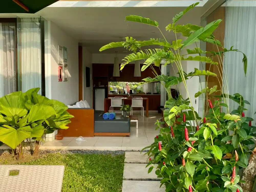 Villa Mewah Uluwatu Bali, Private Villa Dijual Lokasi Premium. baru selesai renovasi. SHM ada di pink zone. bagus untuk investasi ROI tinggi