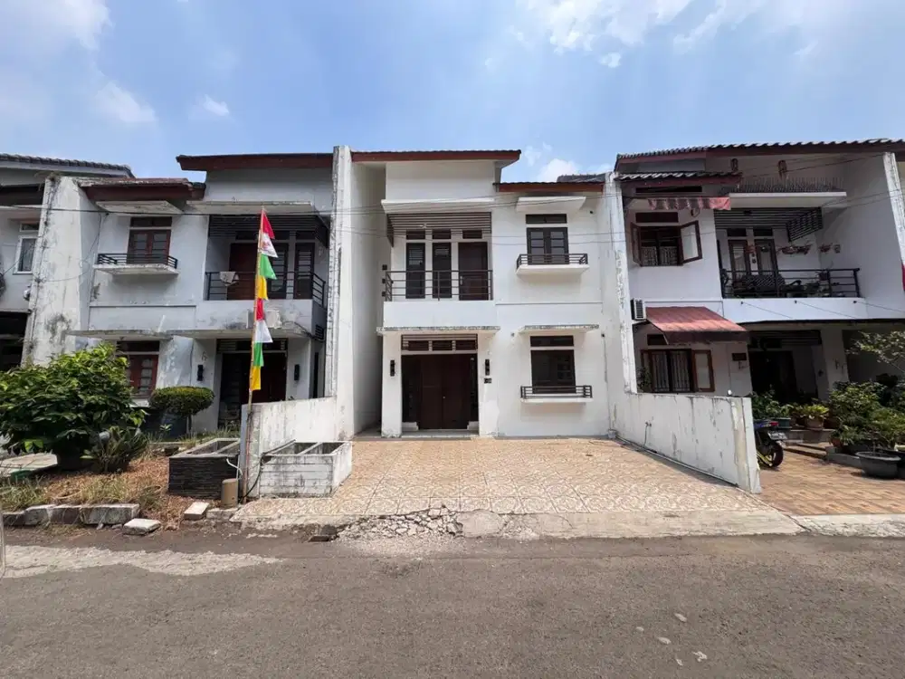 Di jual rumah dengan Pemandangan Alami  dan One Gate Sistem Akses  di Panorama  Bukit Cinere