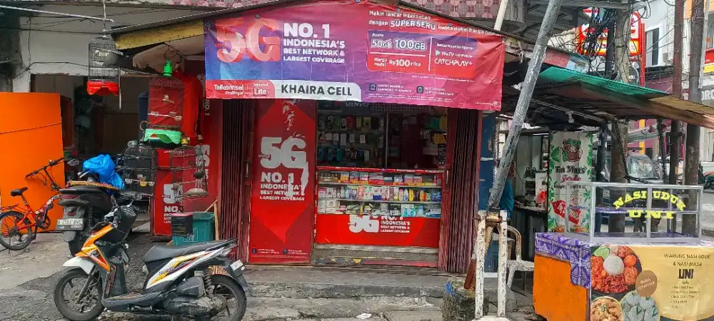 PETUGAS KONTER WANITA