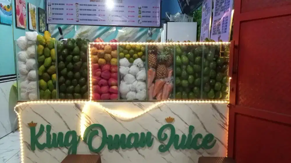 Store Crew King Oman Juice