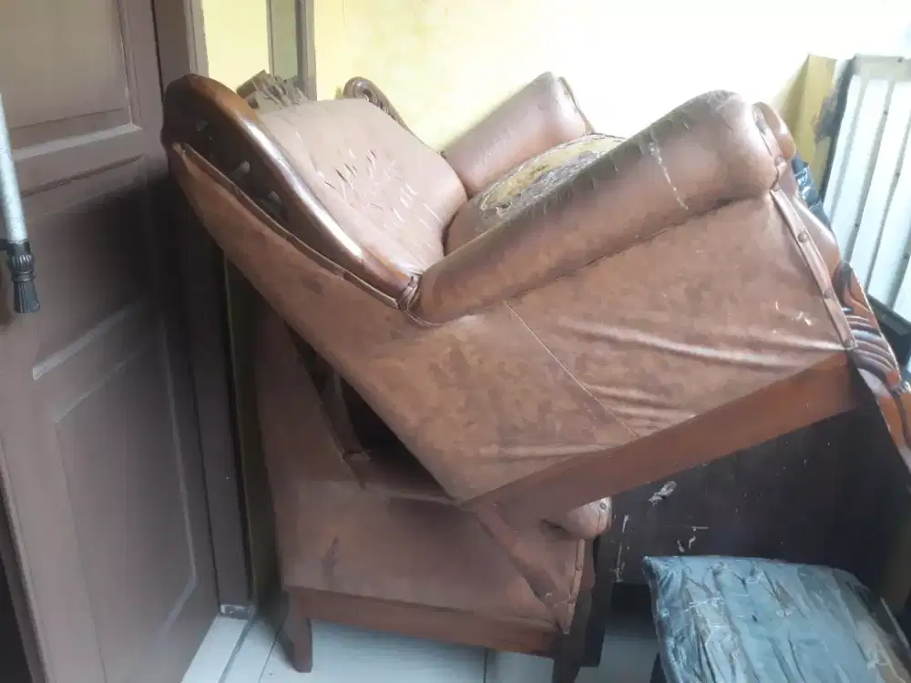 Bangku sofa ruang tamu