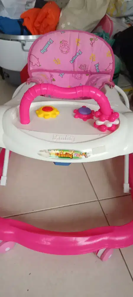 Baby walker merek family