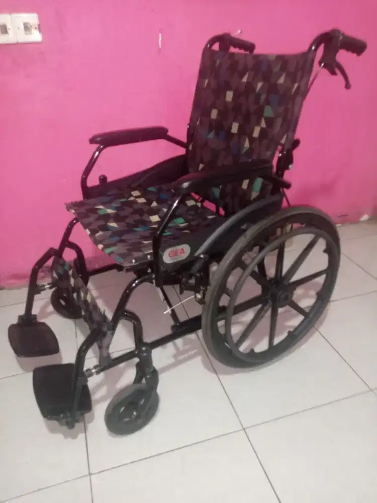 kursi roda merk GEA