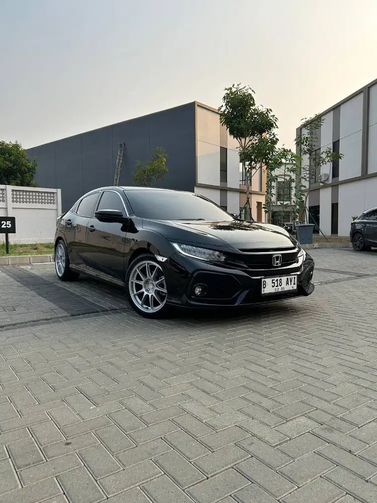 TDP 65jt !! Honda Civic 1.5 E Hatchback Turbo AT 2019 Hitam Istimewa