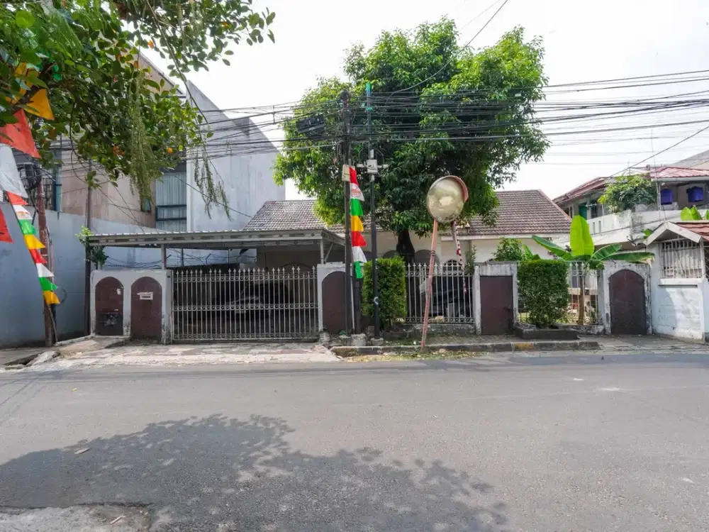 Rumah Strategis 10 Menit ke Gerbang Tol Ampera 2 Hadap Utara J-48772
