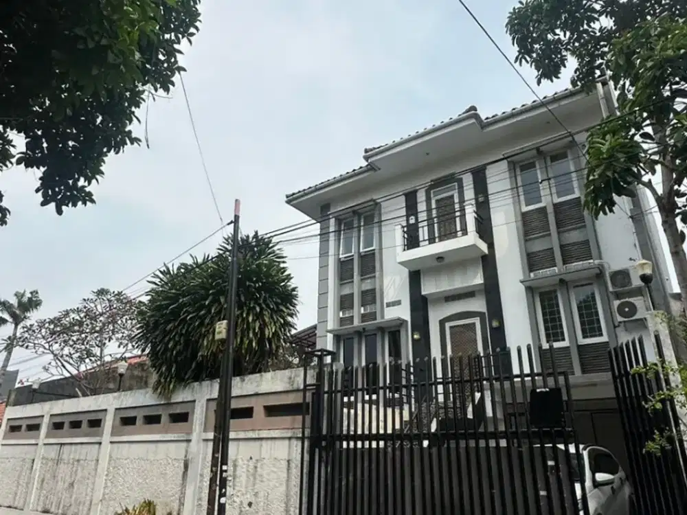 Dijual Rumah Di Kawasan Di Mampang Prapatan Jaksel Dengan Swimming Pool BS-18604