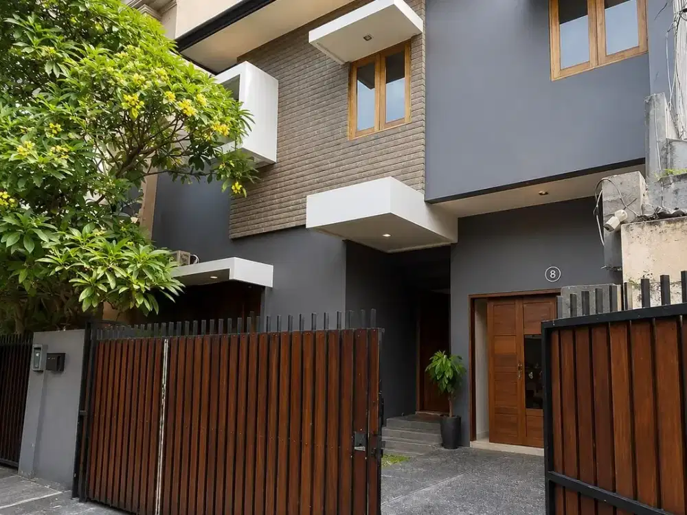 Dijual Rumah di Kawasan Jaksel Dengan bangunan 1,5 Lantai Siap Huni ND-18599