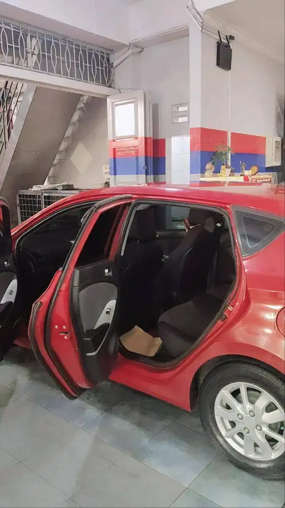 JUAL MOBIL HYUNDAI GRAND AVEGA 1.4 GL MANUAL