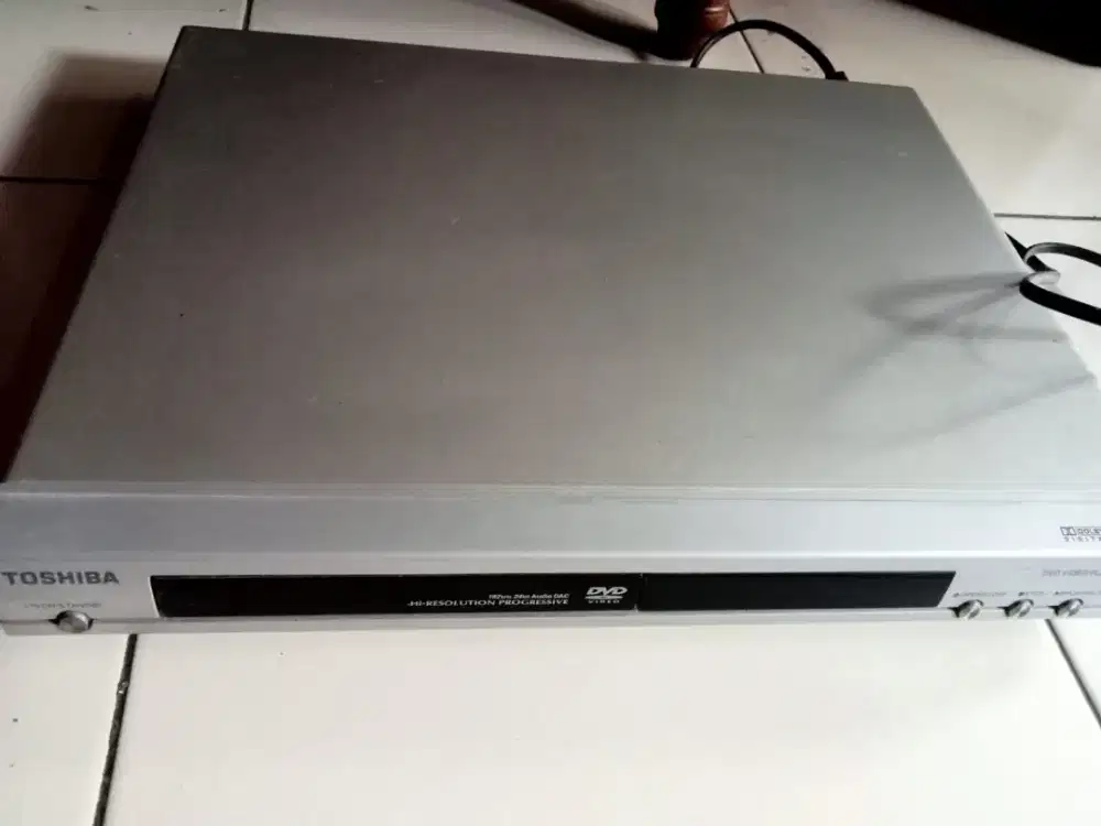 Jual silver Toshiba DVD player with a Hi-Resolution Progressive.