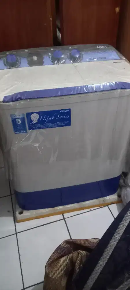 Mesin cuci merk Aqua  8kg 2tabung.