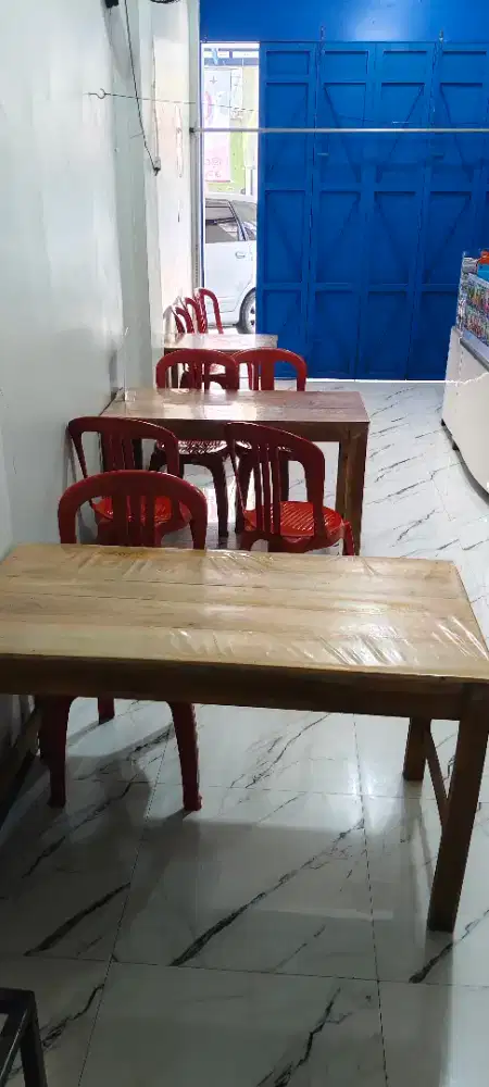 Meja kursi kompor dan rak akrilik warmindo