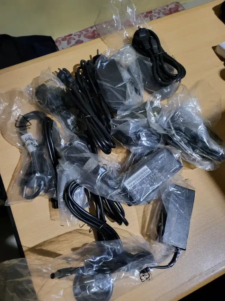 Charger laptop Lenovo bekas NEGOIN SAMPE JADI