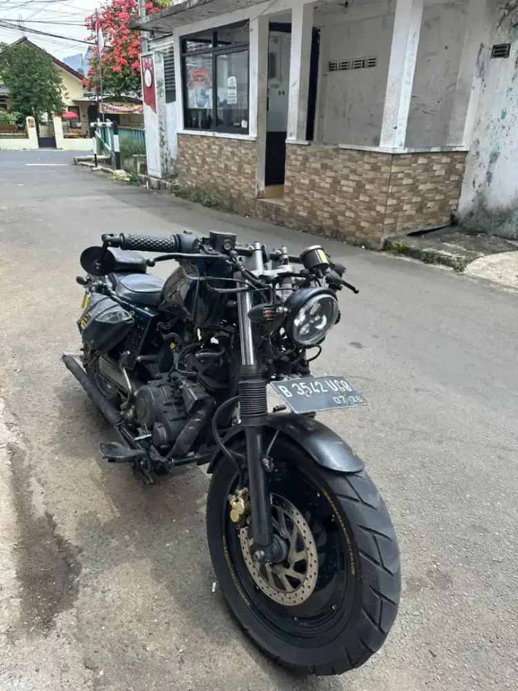 Motor custom basic Byson