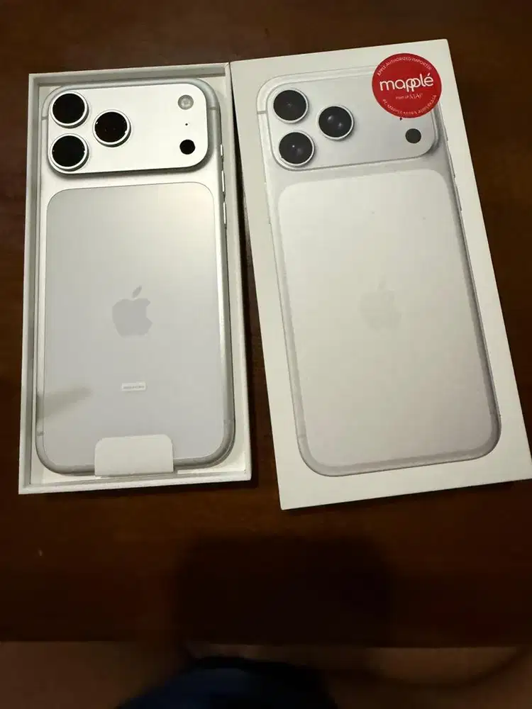 IPhone 17 ProMax 256 GB Silver Like New iBox