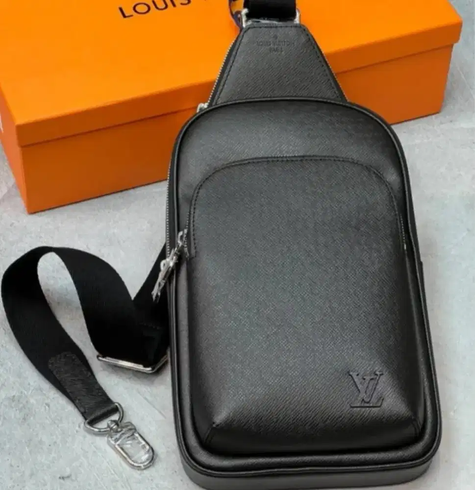 SLINGBAG LOUIS VUITTON LV MEN AVENUE LEATHER BLACK BRANDED