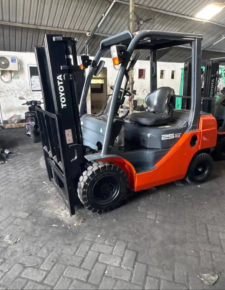 TOYOTA 2.5 TON MAST 3 METER STD TAHUN MUDA LANGSUNG PEMILIK
