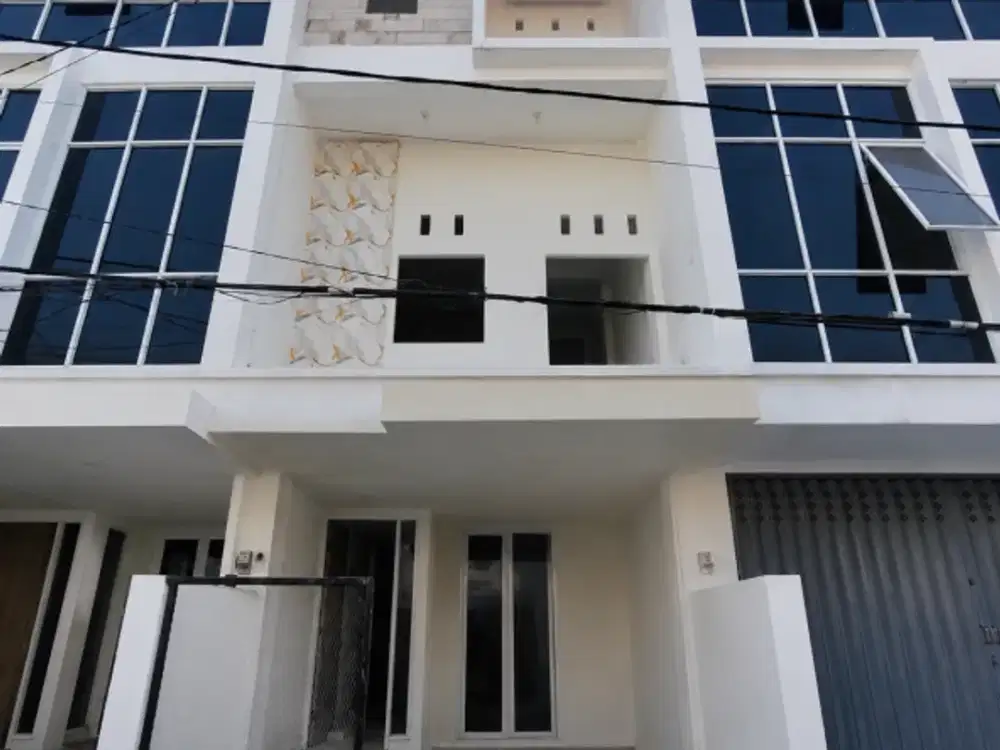 Dijual Rumah 3 lantai Jl. BRONGGALAN
